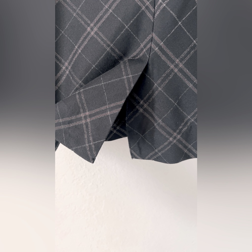 The limited women’s skirt Size is 14 NWOT - Picture 2 of 6